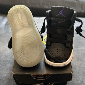 Jordan Kids Black and Purple Sneakers